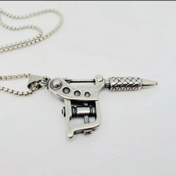 Tattoos gun pendant necklace - Picture 3 of 5